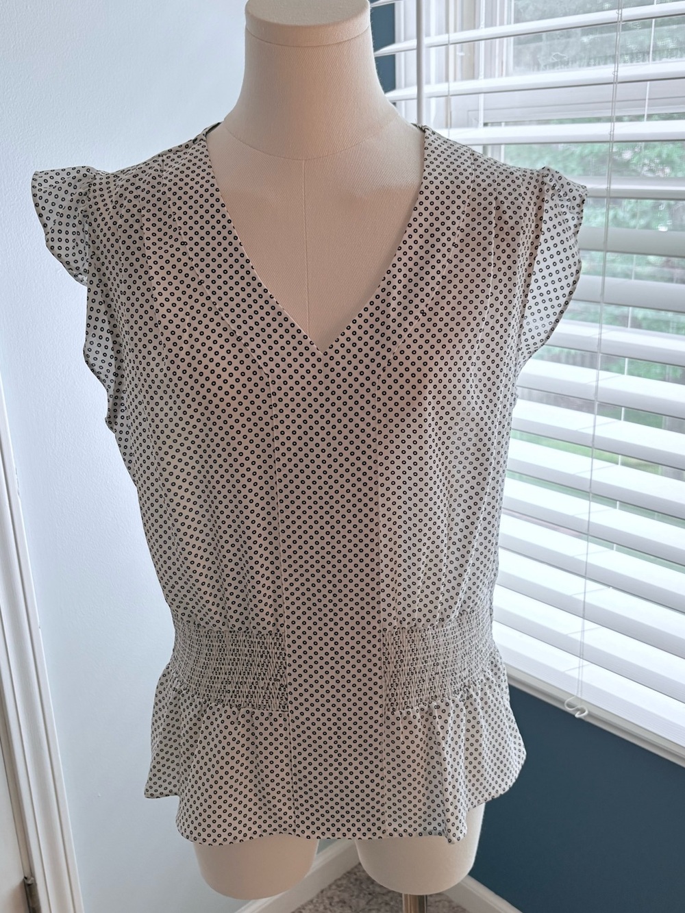 Tommy Hilfiger Women's Navy Dot Print V-Neck Ruffle Sleeve Top